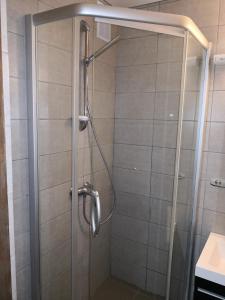 Ένα μπάνιο στο Apartamentai ,,ASTRA''