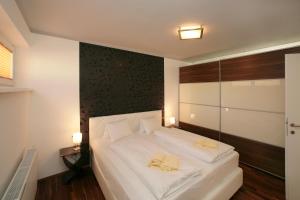 Tempat tidur dalam kamar di Penthouse The Suite