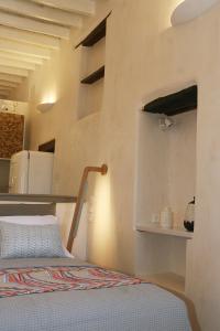 Postel nebo postele na pokoji v ubytování Esperia Luxury Suites