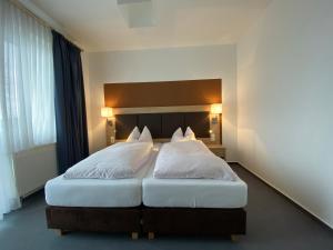 Postel nebo postele na pokoji v ubytování Hotel Herbstein