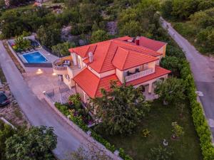 an overhead view of a house with an orange roof at Villa "Mile" in Katuni