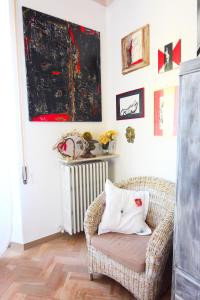 A seating area at A Casa dell'Artista ViKi