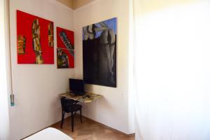 A television and/or entertainment centre at A Casa dell'Artista ViKi