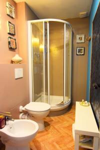 A bathroom at A Casa dell'Artista ViKi