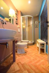 A bathroom at A Casa dell'Artista ViKi