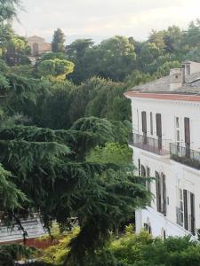 A garden outside CASA DI BIANCA ATTICO PANORAMICO A CHIETI CENTRO