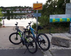 Jízda na kole v ubytování Pension am Weinberg Bed & Breakfast nebo okolí