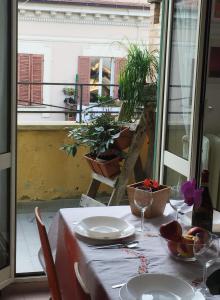 A restaurant or other place to eat at CASA DI BIANCA ATTICO PANORAMICO A CHIETI CENTRO