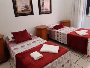 Cama ou camas em um quarto em Yellow Hostel Praia da Costa