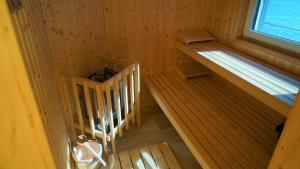 Fotografie z fotogalerie ubytování Schwimmendes Haus Robby II v destinaci Bitterfeld