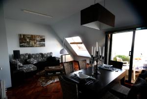 Posezení v ubytování Apartamentos Spellos en Malpica