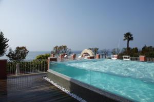 Bazén v ubytování Hotel Alla Riviera nebo v jeho okolí