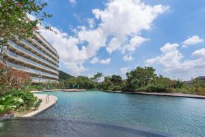 The swimming pool at or close to Pinxiayuan Apartment in Lvcheng Resort