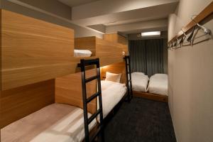 Postel nebo postele na pokoji v ubytování Grids Tokyo Ueno Hotel&Hostel