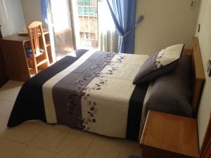 Łóżko lub łóżka w pokoju w obiekcie Hostal Fernandez