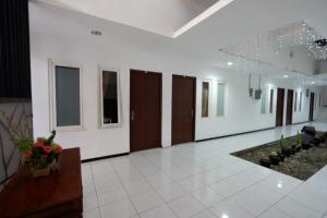 Foto dalla galleria di RedDoorz near Plaza Simpang Lima a Semarang