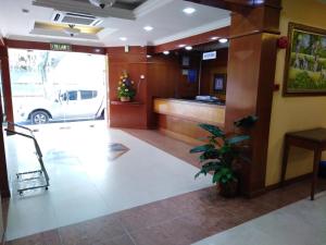 Lobi atau kawasan kaunter penerimaan di Sara Hotel