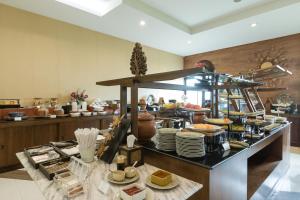 Reštaurácia alebo iné gastronomické zariadenie v ubytovaní Phufa Waree Chiangrai Resort - SHA Extra Plus
