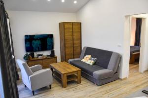 Area tempat duduk di Apartma med oljkami - Portorož