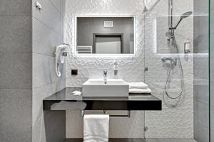 Un baño de Hotel Number One by Grano