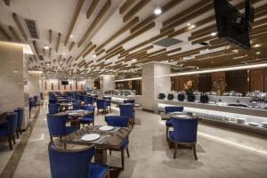Restaurace v ubytování Ramada Plaza by Wyndham Enshi