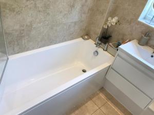 Vannituba majutusasutuses St.Albans Wheat Close 3 Bedroom Houes +22 fotot