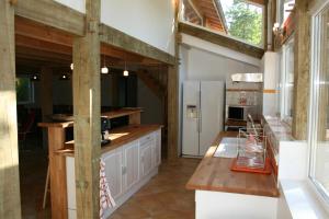 A kitchen or kitchenette at Les Villas de Messanges