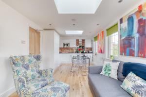 a living room with a couch and a kitchen at Central Bright 3 Bed Flat with Pool & Parking in Edinburgh
