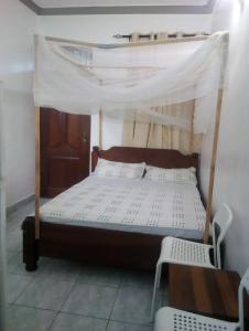 En eller flere senge i et værelse på ANNA APARTMENTS MTWAPA + 6 billeder