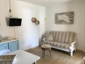 Imagen de la galería de Apartamentos Surest, en Cala en Blanes