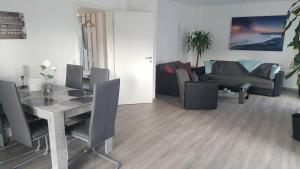 a living room with a table and a couch at Ferienwohnung 1 "Ferienhaus Seibert" in Ellerdorf