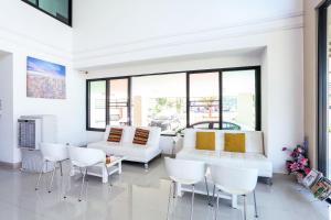 Gallery image of V-twin Donjan Service Apartment in Chiang Mai