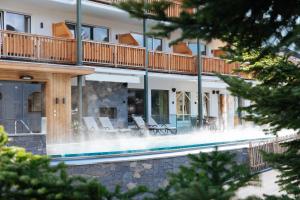 Piscina di Hotel Sonnenspitze o nelle vicinanze