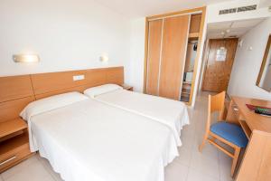 Postel nebo postele na pokoji v ubytování Hotel Montemar
