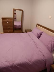 Postel nebo postele na pokoji v ubytování ATHENS RIVIERA SEA VIEW APARTMENT