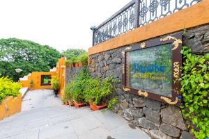 Fort JadhavGADH -A GADH Heritage Hotel外面的花园
