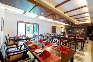 Fort JadhavGADH -A GADH Heritage Hotel餐厅或其他用餐的地方