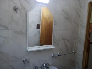 Salle de bains dans l'établissement Santa Teresita frente al Mar 29 autres photos