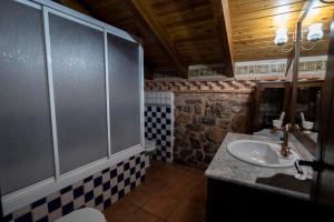 Kúpeľňa v ubytovaní Alojamiento Rural Molino Del Batan