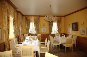 Restaurace v ubytování Herrenhaus von Löw + 19 fotografií