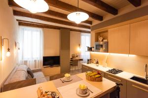 Kuchyňa alebo kuchynka v ubytovaní Dreamy apartment Tre Corone Old Town