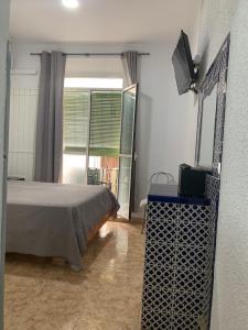 Łóżko lub łóżka w pokoju w obiekcie Hostal Alcobia