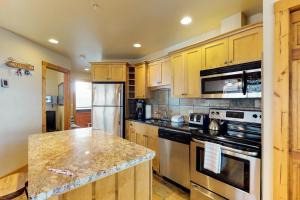 Η κουζίνα ή μικρή κουζίνα στο South Face B