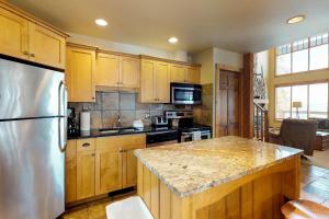 Η κουζίνα ή μικρή κουζίνα στο South Face B +20 φωτογραφίες