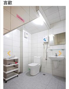 a bathroom with a toilet and a sink at Chuan Men Zih in Tainan