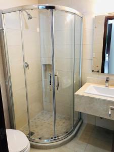 Koupelna v ubytování Imperla Hotel