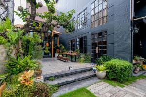 a courtyard in a house with a bench and plants at The Craft Nimman in Chiang Mai