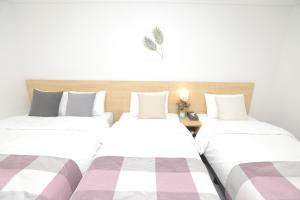 Gulta vai gultas numurā naktsmītnē Line Hotel Myeongdong