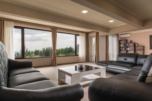 A seating area at Hotel Villa Magus