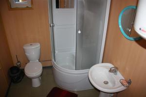  Ванная комната в Туристический Комплекс Ботик 